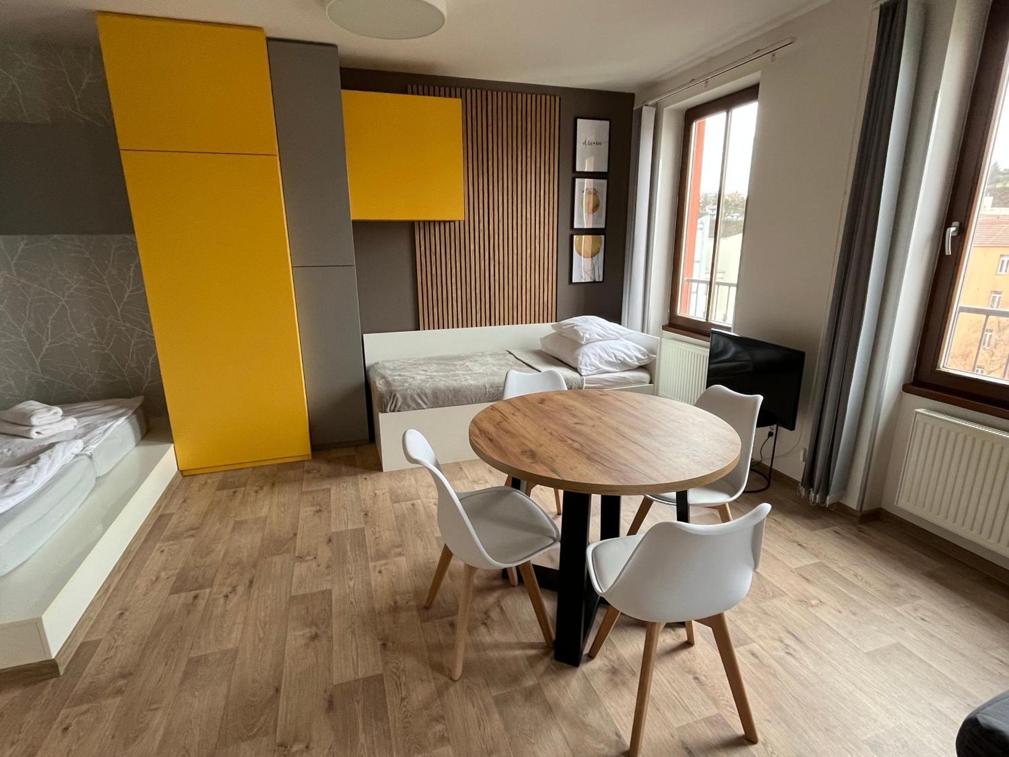 Yellow Apartment Deluxe Brünn Exterior foto