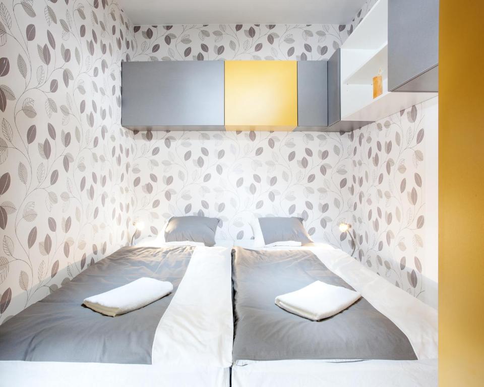 Yellow Apartment Deluxe Brünn Zimmer foto